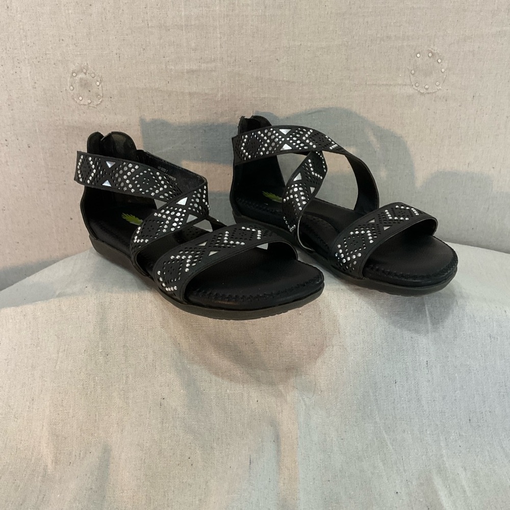 Volatile Black Studded Strappy gladiator sandals – back zip/size 7— A+++